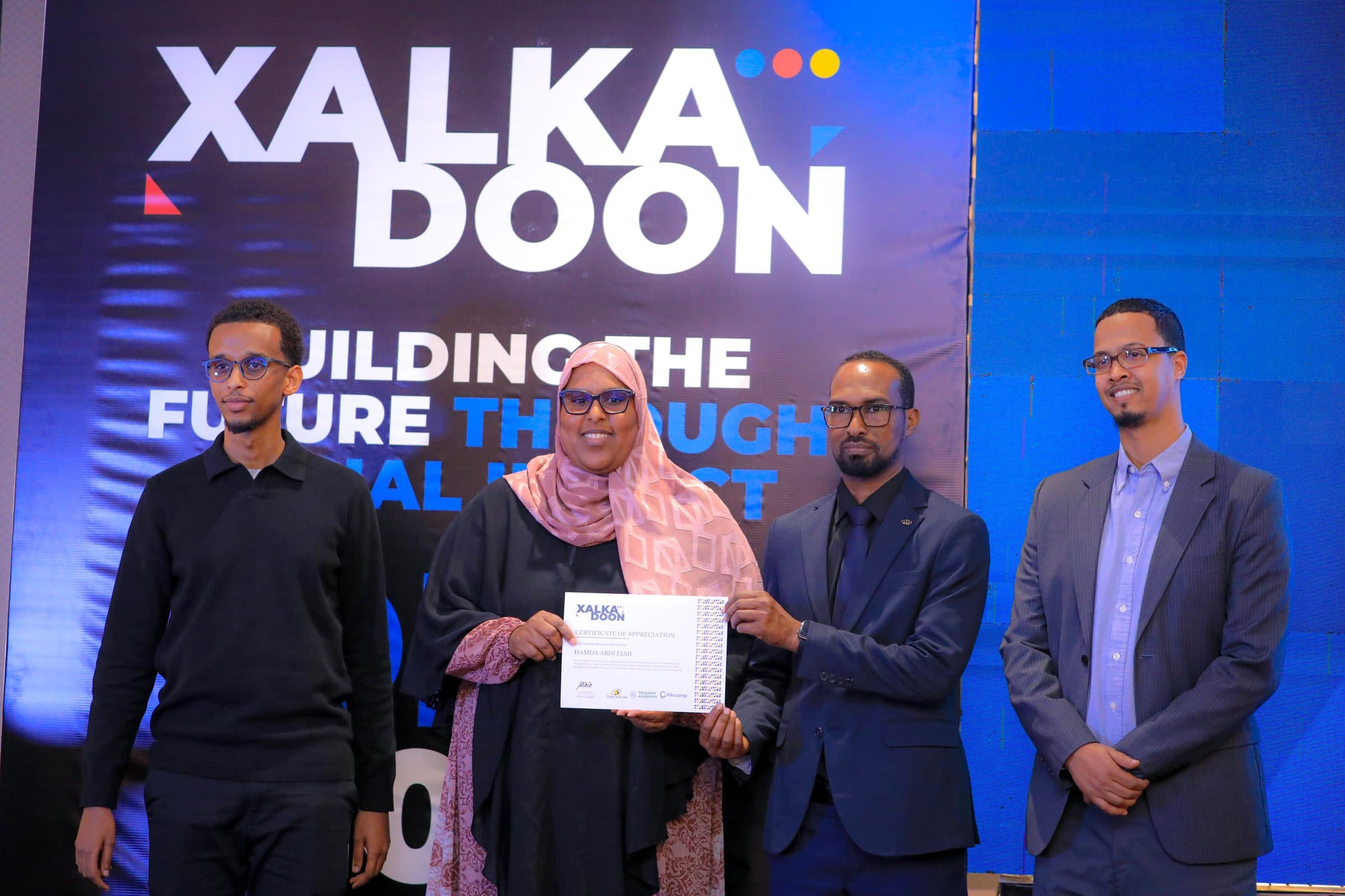 Hamda receiving a certificate of appreciation at Xalkadoon 2025